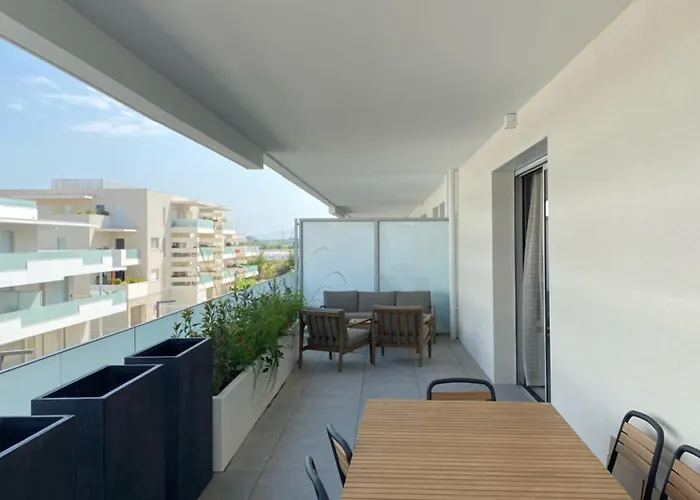 Tres Bel F2 Neuf, Grande Terrasse, Tres Bien Situe *